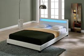 Das zubehör befindet sich im kopfteil. Corium Polsterbett Led Bett Paris Mit Beleuchtetem Kopfteil In Diversen Grossen Und Farben Online Kaufen Otto