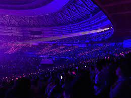 Let's all take a look at how fans create such beautiful lightstick ocean as a present for their idols. Candy Bong Ocean With Twice Twice