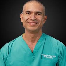 Douglas Herrera, BSEE, DDS, MSc, FRCD(C) (@drherrerarootcanal) · Miami, FL