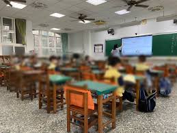 May 25, 2021 · 全國停課時間延長：各級學校及公私立幼兒園 全國各級學校及公私立幼兒園停止到校上課，包含兒童課後照顧服務中心、補習班、安親班等各類教育機構也一並於明天起停止上課，所有學生停止前往上學、上課，待在家中遠距離學習。 å½± ç–«æƒ…åš´å³» ä¸‰ç´šè­¦æˆ'å»¶è‡³6 14 å…¨åœ‹å»¶é•·åœèª²å…©é€±