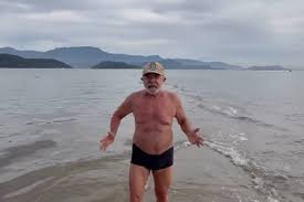 Lula grava vídeo na praia e fala em 'acabar com preconceito entre esquerda e direita'