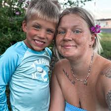 does her belly look big ?! is that normal?!