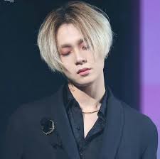 𝐾𝑖𝑚 𝐻𝑦𝑜 𝐽𝑜𝑛𝑔~🌼 Rubio es mi debilidad 🥺😍 . . Panda~🐼