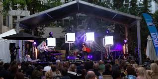 The fête de la musique was first brought to life in 1982 by the french minister of culture. La Fete De La Musique 2021 Aura Bien Lieu Le 21 Juin Mais Sous Conditions Marie Claire
