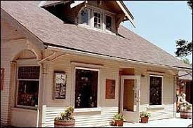Gilman Village Specialty Shopping Center Summer In Seattle Washington State Travel Sights