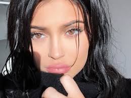 Kylie Jenner está nervosa e ansiosa para dar à luz, diz site