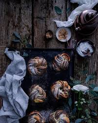 Bien Le Bonjour Par Ici J Espere Que Vous Avez Tous Passe Un Joyeux Noel Moi Je Ne Suis Pas Mecontente Que Ce Brioche Brioche Recipe Moody Food Photography