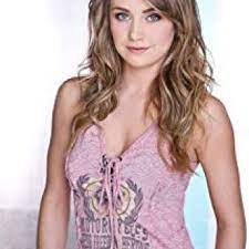 Amber marshall is a canadian actress, singer and producer who currently plays amy fleming on the cbc series heartland. Amber Marshall Clothes Outfits Brands Style And Looks Spotern