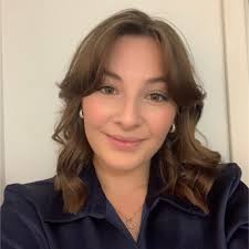 Sarah Davin's Instagram, Twitter & Facebook