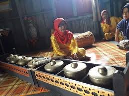 Bonang merupakan salah satu alat musik yang digunakan dalam gamelan jawa. Dbz35fxrsy23fm