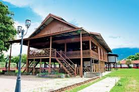 Beberapa diantaranya yaitu rumah adat makassar, rumah adat luwuk, rumah adat bugis, dan rumah adat mandar. Souraja Rumah Adat Keluarga Bangsawan Suku Kaili Di Sulawesi Bobo