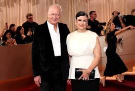Do AVC ao prêmio: entenda como Stellan Skarsgård venceu o Globo de Ouro