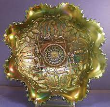 The has a beautiful floral and hummingbird design that encircles the entire vase (hummingbird on front & back). Carnival Glass Wikipedia