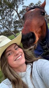 Cruise is more than ready to come back into work 😅 but he still gets a few  more days yet! We took the girls to the forest for an in hand walk