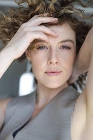 Claudia Holmes's Instagram, Twitter & Facebook