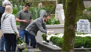 Mina başaran ve arkadaşları için cenaze töreni düzenlendi. Mina Basaran Dugun Gununde Mezari Basinda Anildi