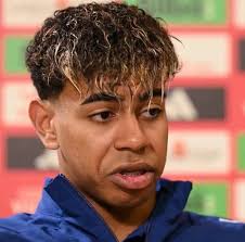 Today makes it a week where Jude Bellingham practice cultural dance from  LAMINE 🤣🤣🤣