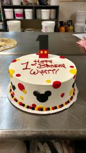 Bizcocho De Mickey Mouse Bebe A Festive First Birthday Cake Featuring A Mickey Mouse Fondant One Mickey Mouse Birthday Cake Mickey Birthday Cakes Mickey Cakes