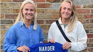 Game log, goals, assists, played minutes, completed passes and shots. Pernille Harder Magdalena Eriksson Chelsea S Football Power Couple Bbc Sport