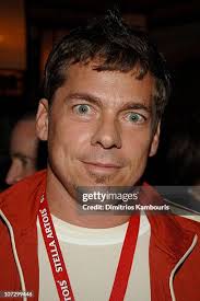 12 Photos & High Res Pictures