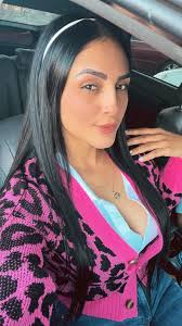 Wendy Barrera's Instagram, Twitter & Facebook