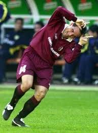 Era un calcio che oggi non c'è più però un calcio che è bello ricordare. Uno Dei Piu Forti Attaccanti Degli Ultimi Anni Che Sono Passati A Torino Calcio Calciatori Squadra