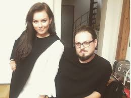 Jejími členy jsou zpěvák petr lexa a kytarista lukáš bundil, který je zakladatelem skupiny. Pribeh Ceskeho Hitu David Stypka Ewa Farna Dobre Rano Mila Ireport Music Style Magazine