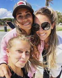 La guerra entre antonella roccuzzo y shakira no se detiene. Antonela Roccuzzo Intima De La Esposa De Luis Suarez Pero Enemiga De Shakira Ibero Show