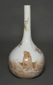 Vase Bouteille A Decor De Poisson 18e Siecle Regne De Kangxi 1662 1722 Alain R Truong Vase Crafts Antique Vase Vase Design