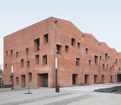 Massiver Funfkopfiger Ziegelbaumittelpunktbibliothekin Berlin Kopenick Deutsche Bauzeitschrift Fenster Architektur Ziegelbau Minimalistische Architektur