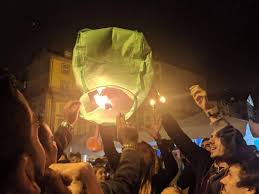 For example, people on the streets might hit each other with garlic flowers or inflatable. Este Ano Nao Ha Festa De Sao Joao No Porto Porto Secreto