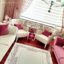 Nihal Hanimin Kucuk Alanda Ferahlik Yakaladigi Aydinlik Ve Sicak Evi Ev Gezmesi Luks Oturma Odalari Oturma Odasi Fikirleri Oturma Odasi Tasarimlari