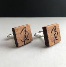 In dieser arbeit wurde 100 % natürlichem holz. Manschettenknopfe Holz Hochzeit Mit Gravur Initialen Bewoodz Onlineshop