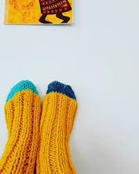 Pin By Pasaklibutik On Kis Modasi Winter Fashion In 2020 Fingerless Gloves Arm Warmers Fingerless