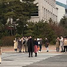 Despite the show's lacklustre ratings, audiences and critics alike praised its story and the performances of. Liana Sikhye Enthusiast On Twitter Hello To Our First Glimpse Of Park Bo Young And Seo In Guk On The Set Of Destruction