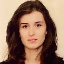 Laura Pich's Instagram, Twitter & Facebook