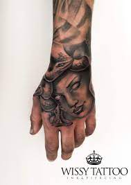 Wissy Tattoo Manulopez Medusa Gorgona Meduse Mitologia Mythology Hand Mano Sevilla Spain Tattoo Herren Hand Tattoos Medusa Tatowierung Hand Tattoos
