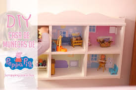 La casa si apre e si monta in pochi minuti, con facilità. Diy Casa De Munecas De Peppa Pig Pintando Una Mama