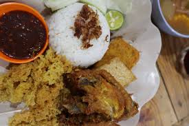 Opor ayam biasanya disajikan dengan ketupat atau lontong. Ayam Goreng Borobudur Kelapa Gading Lengkap Menu Terbaru Jam Buka No Telepon Alamat Dengan Peta