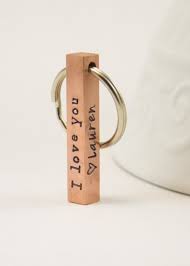 Porte Cles De Porte Cles De Barre Des Hommes Porte Cles Etsy In 2020 Hand Stamped Keychain Mens Gifts Bar Keychain
