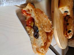 La Focaccia Con Cipolle Pomodorini E Olive E Davvero Una Delle Mie Focacce Preferite Vivere In Puglia Vuol Dire Godere Di Ricette Di Cucina Ricette Focaccia