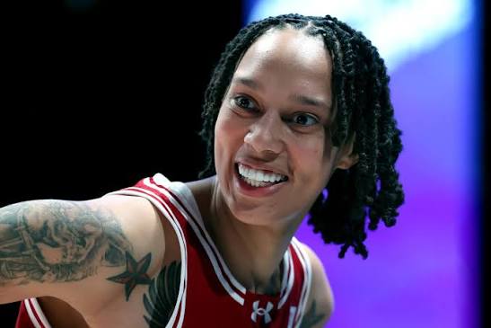 😂 Brittney Griner had her Connecticut Sun teammates cracking up after she  dropped into a split in the locker room: https://theshaderoom.com/brittney- griner-dropped-into-a-split-in-front-of-teammates-and-the-internet-said-run-it-back/?utm_source  ...