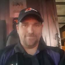 Brett Gorman's Instagram, Twitter & Facebook