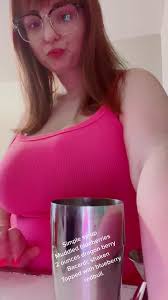 Vanessa Koss (@drinkswithnessa)