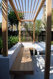 Many homeowners love the clean sleek lines of a modern arbor with steel frame and wood beams or all wood construction. Chic Courtyard Design Contemporary Garden Design London Uk Garden Designer