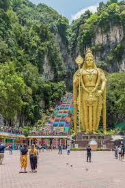 பத்து மலை :paththu malai) is a limestone hill that has a series of caves and cave temples in gombak, selangor, malaysia. Lord Murugan Statue At The Batu Caves Kuala Lumpur Malaysia Southeast Asia Asia Stock Photo Dissolve