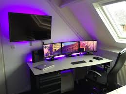 Hackintosh Desktop Setup Triple Monitor Ps4 40 Inch Led Tv Macbook Ipad Mini Self Built Mackintosh Led Lighthing Desktop Setup Gaming Room Setup Computer Setup