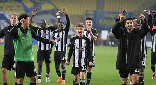 Süper lig takımlarından beşiktaş'ta forma giymektedir. Besiktas Tan Ust Uste Ikinci Galibiyet Son Dakika Haberleri