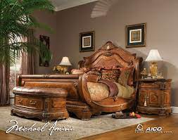 California king sleigh beds are ideal for a large bedroom with high ceilings that begs for added warmth and comfort or for anyone who wants to add a touch of extravagance to their night's sleep. Royal Bed King Bedroom Furniture Sleigh Bedroom Set Wood Sleigh Bed