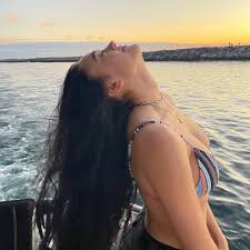 Fiona Frills - Free pics, galleries & more at Babepedia